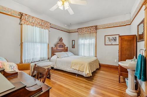 802 4Th Avenue, Fernie, BC - Indoor Photo Showing Bedroom