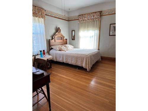 802 4Th Avenue, Fernie, BC - Indoor Photo Showing Bedroom