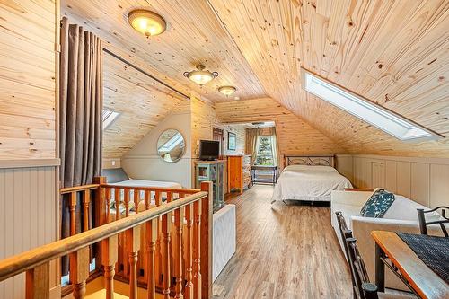 802 4Th Avenue, Fernie, BC - Indoor Photo Showing Bedroom