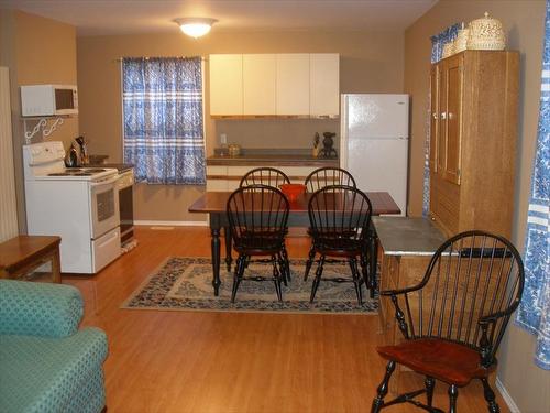 802 4Th Avenue, Fernie, BC - Indoor Photo Showing Bedroom