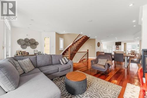 277 Kirchoffer Avenue, Ottawa, ON - Indoor Photo Showing Living Room