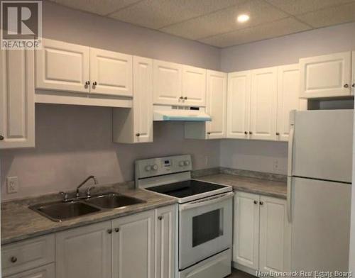 317 King Avenue, Bathurst, NB - Indoor Photo Showing Kitchen With Double Sink