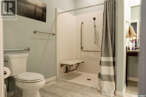 678 Lehrer Crescent, Saskatoon, SK - Indoor Photo Showing Bathroom
