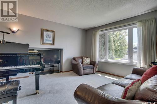 134 Staigh Crescent, Saskatoon, SK - Indoor Photo Showing Living Room