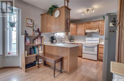 134 Staigh Crescent, Saskatoon, SK - Indoor Photo Showing Kitchen