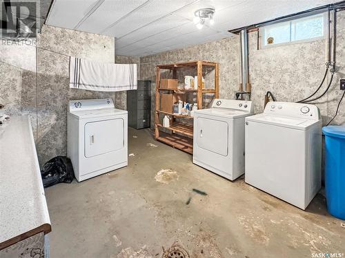 1822 96Th Street, North Battleford, SK - Indoor Photo Showing Laundry Room