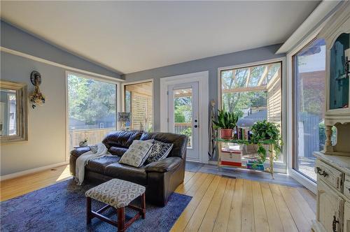 166 Ottawa Street S, Hamilton, ON - Indoor Photo Showing Living Room