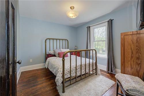 166 Ottawa Street S, Hamilton, ON - Indoor Photo Showing Bedroom