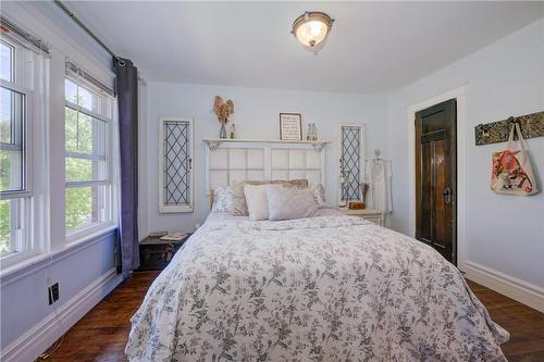 166 Ottawa Street S, Hamilton, ON - Indoor Photo Showing Bedroom