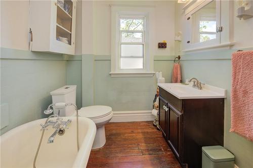 166 Ottawa Street S, Hamilton, ON - Indoor Photo Showing Bathroom