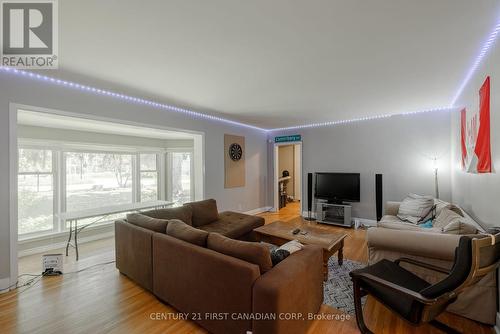 543 Canterbury Road, London, ON - Indoor Photo Showing Living Room