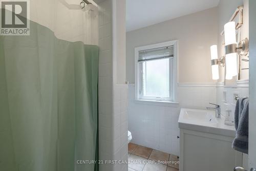 543 Canterbury Road, London, ON - Indoor Photo Showing Bathroom