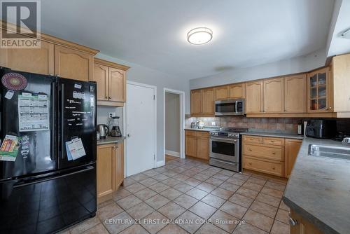 543 Canterbury Road, London, ON - Indoor Photo Showing Kitchen