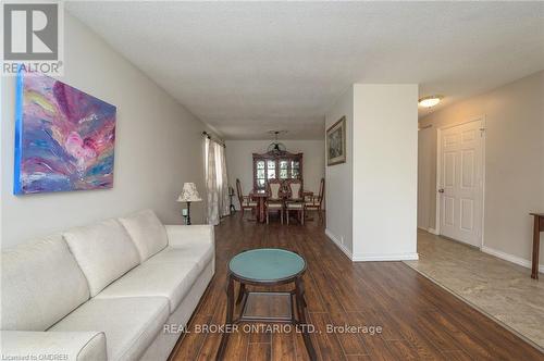 70 Aylmer Crescent, Hamilton (Stoney Creek Mountain), ON - Indoor Photo Showing Living Room