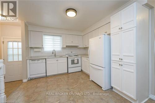 70 Aylmer Crescent, Hamilton (Stoney Creek Mountain), ON - Indoor Photo Showing Kitchen