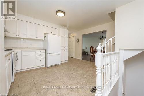 70 Aylmer Crescent, Hamilton (Stoney Creek Mountain), ON - Indoor Photo Showing Kitchen