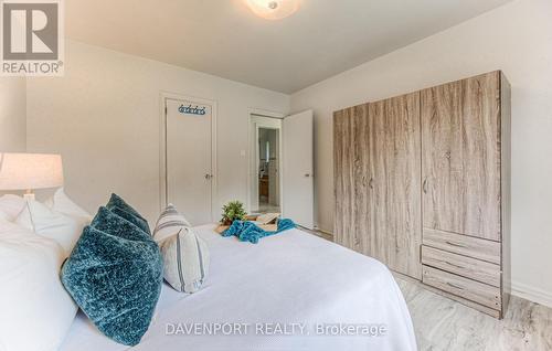 17 Suffolk Avenue, Kitchener, ON - Indoor Photo Showing Bedroom