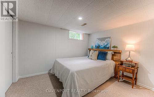 17 Suffolk Avenue, Kitchener, ON - Indoor Photo Showing Bedroom