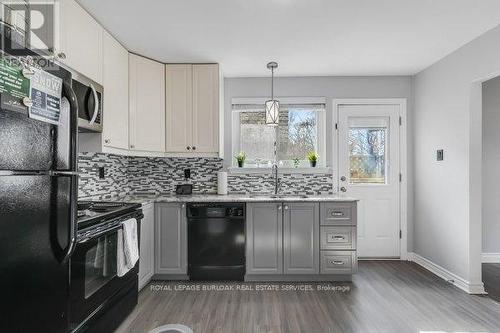 44 Deloraine Drive, Brampton, ON - Indoor Photo Showing Kitchen With Upgraded Kitchen