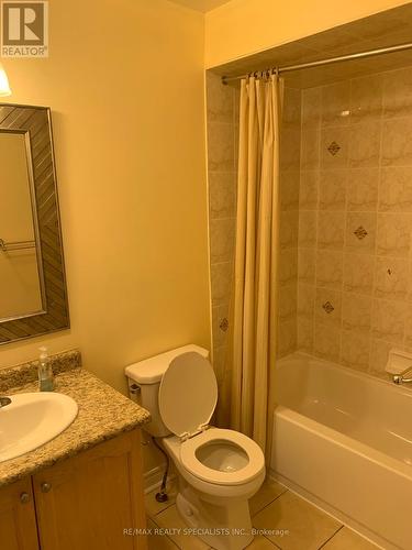 512 Coach Drive, Mississauga, ON - Indoor Photo Showing Bathroom