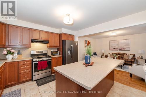 33 Bloom Drive, Brampton, ON - Indoor Photo Showing Kitchen