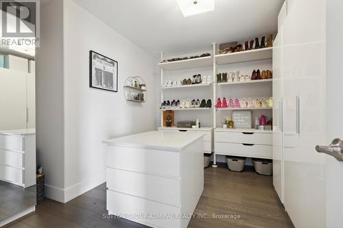 2130 Wateroak Drive, London, ON - Indoor Photo Showing Laundry Room