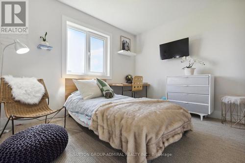 2130 Wateroak Drive, London, ON - Indoor Photo Showing Bedroom