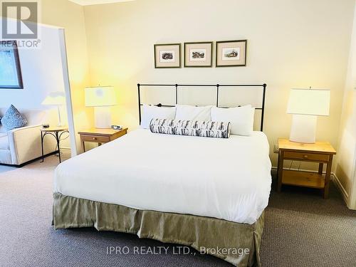 2320/21 - 90 Highland Drive, Oro-Medonte (Horseshoe Valley), ON - Indoor Photo Showing Bedroom