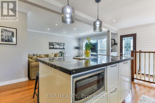 5439 Croydon Road, Burlington, ON - Indoor Photo Showing Kitchen With Upgraded Kitchen