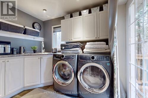 2086 Elmhurst Avenue, Oakville (Eastlake), ON - Indoor Photo Showing Laundry Room