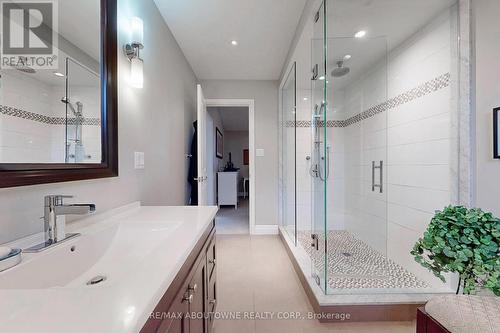 2086 Elmhurst Avenue, Oakville (Eastlake), ON - Indoor Photo Showing Bathroom