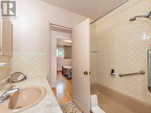 74 Duncanwoods Drive, Toronto, ON - Indoor Photo Showing Bathroom