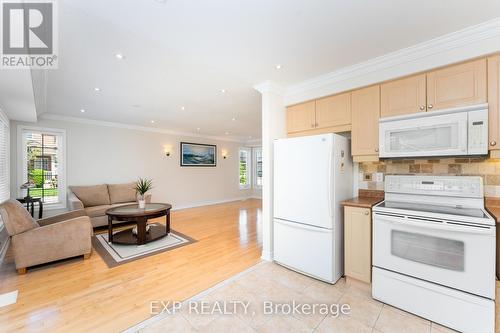 2168 Sutton Drive, Burlington, ON - Indoor Photo Showing Kitchen