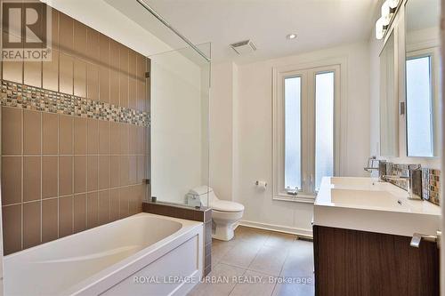323 Ontario Street, Toronto, ON - Indoor Photo Showing Bathroom