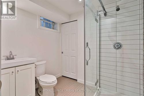 323 Ontario Street, Toronto, ON - Indoor Photo Showing Bathroom