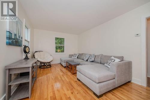 39 Glendale Avenue, Deep River, ON - Indoor Photo Showing Living Room