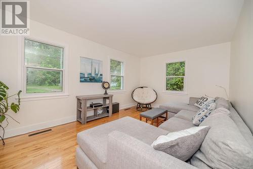 39 Glendale Avenue, Deep River, ON - Indoor Photo Showing Kitchen