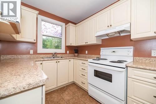 39 Glendale Avenue, Deep River, ON - Indoor Photo Showing Kitchen With Double Sink