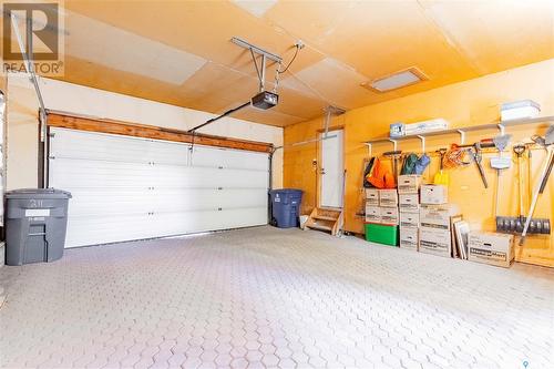 211 Gathercole Crescent, Saskatoon, SK - Indoor Photo Showing Garage