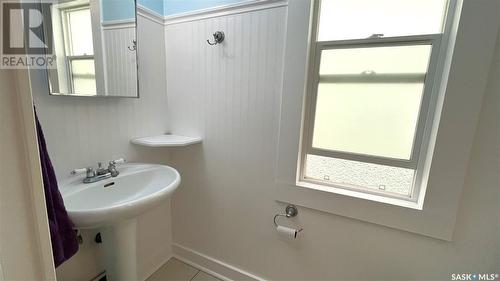 2530 Broder Street, Regina, SK - Indoor Photo Showing Bathroom