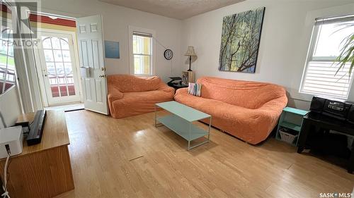 2530 Broder Street, Regina, SK - Indoor Photo Showing Living Room