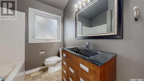 3901 Hillsdale Street, Regina, SK - Indoor Photo Showing Bathroom