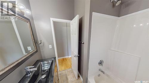 3901 Hillsdale Street, Regina, SK - Indoor Photo Showing Bathroom