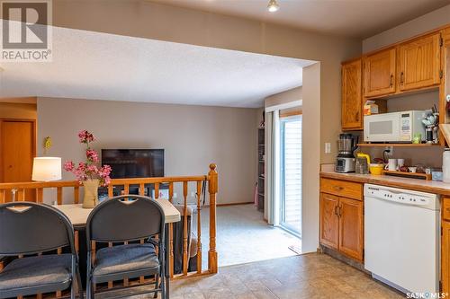 127 Brunst Crescent, Saskatoon, SK - Indoor Photo Showing Kitchen