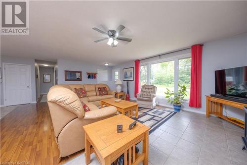 314 Tyendinaga Road, Point Clark, ON - Indoor Photo Showing Living Room