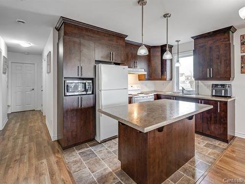 Cuisine - 202-325 Place Trianon, Brossard, QC - Indoor Photo Showing Kitchen