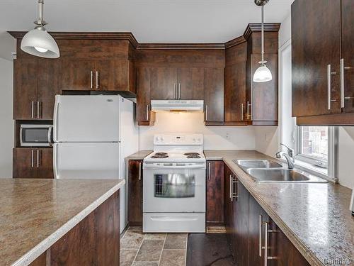 Cuisine - 202-325 Place Trianon, Brossard, QC - Indoor Photo Showing Kitchen With Double Sink