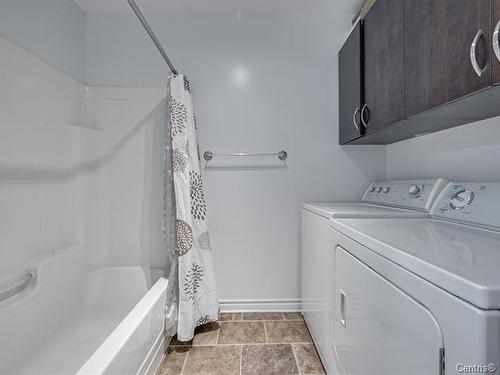 Salle de bains - 202-325 Place Trianon, Brossard, QC - Indoor Photo Showing Laundry Room