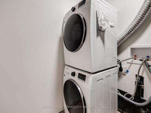 Bsmt-158 Watson Ave, Toronto, ON - Indoor Photo Showing Laundry Room