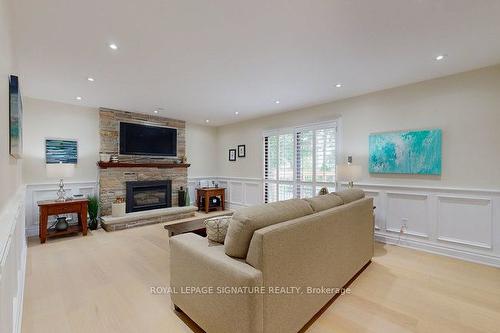 2080 Chippewa Tr, Mississauga, ON - Indoor Photo Showing Living Room With Fireplace